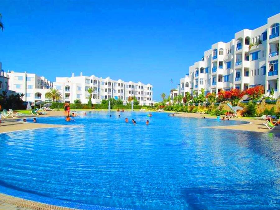 2 albercas al aire libre