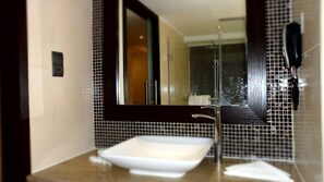 Shower, free toiletries, hair dryer, slippers - Mark Inn Hotel Deira (Dubai)
