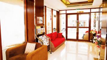 Coin salon dans le hall
