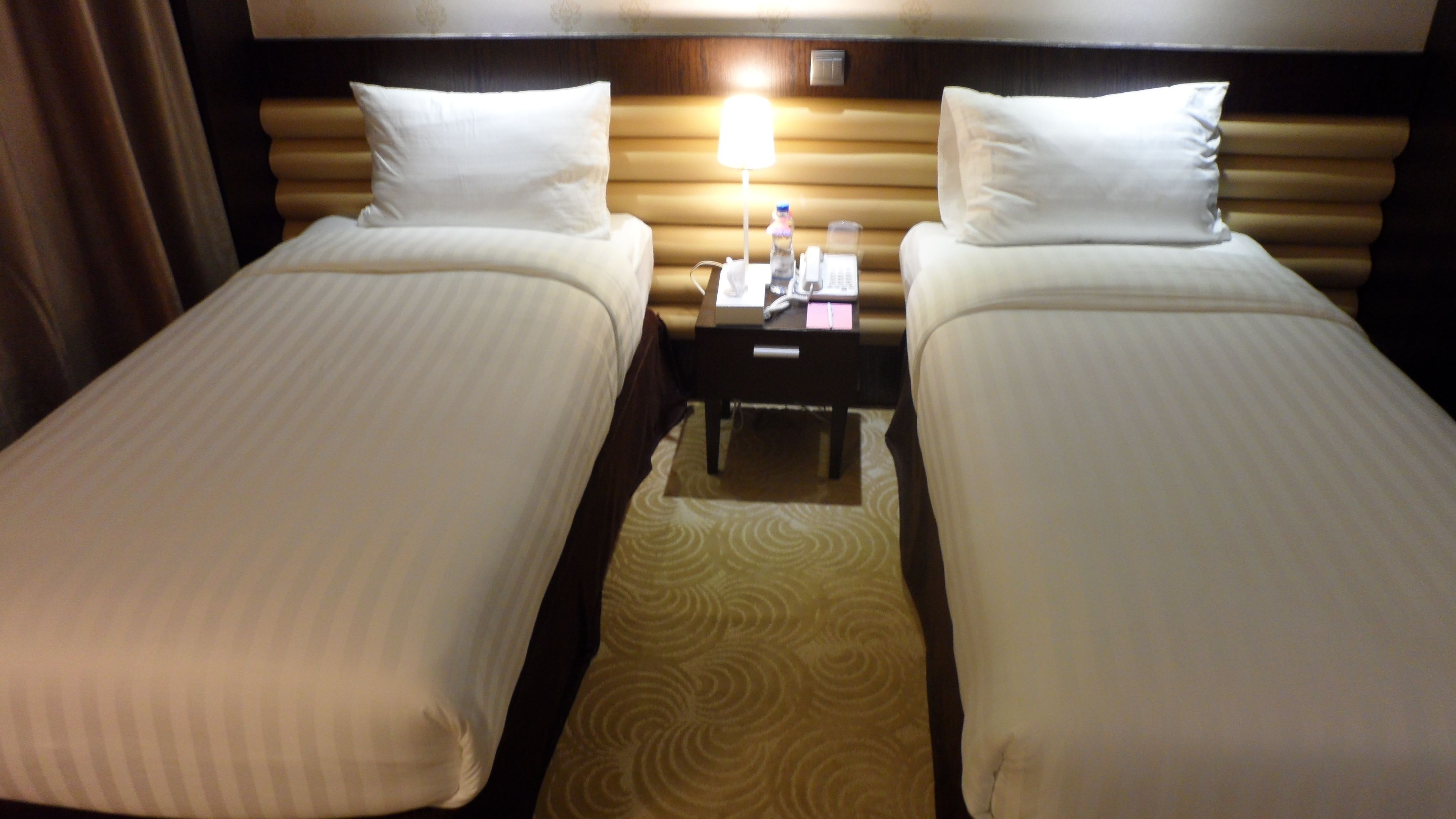 standard twin room | minibar, in-room safe, desk, iron/ironing board