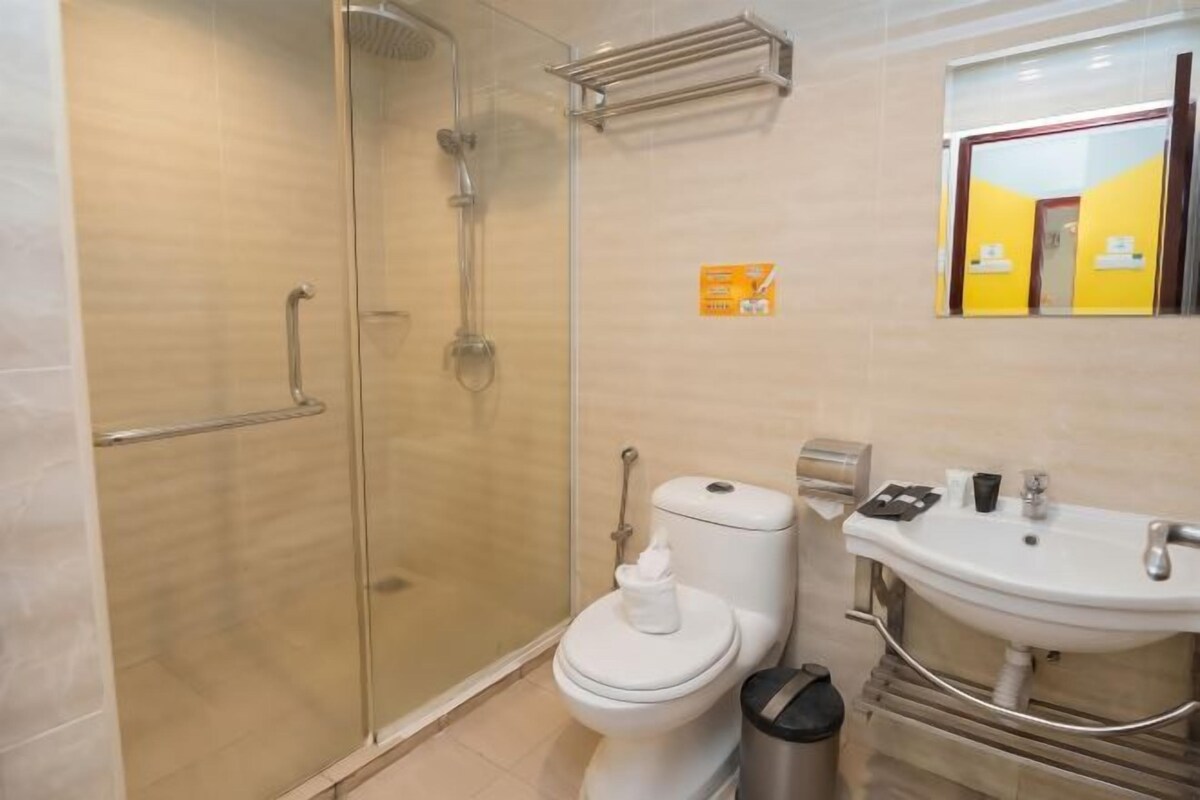 Bathroom | Shower, rainfall showerhead, free toiletries, hair dryer