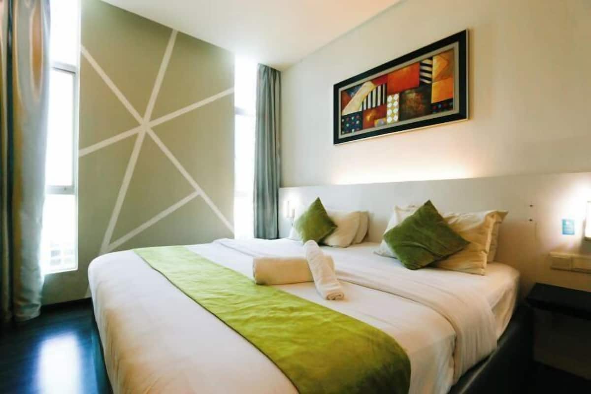 Iron/ironing board, free WiFi, bed sheets