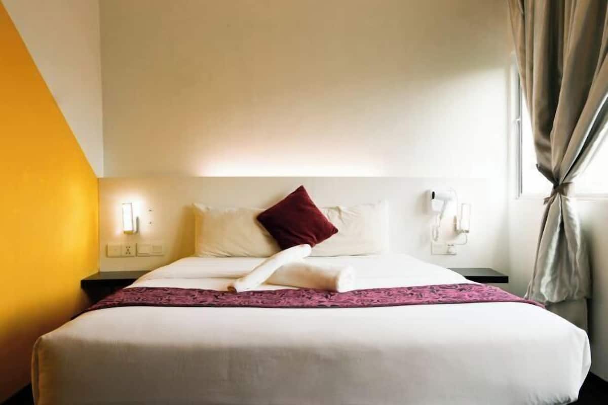 Iron/ironing board, free WiFi, bed sheets