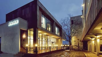 Front of property โ evening/night