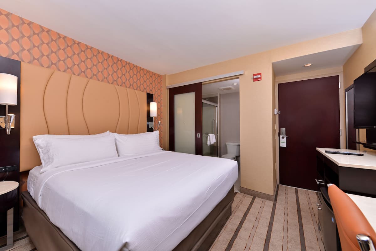 Hypo-allergenic bedding, in-room safe, desk, laptop workspace
