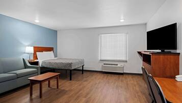 Standard Room, 1 Double Bed, Accessible, Non Smoking (Bathtub)