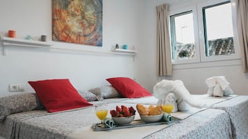 StrykjÀrn/strykbrÀda, barnsÀngar, gratis wi-fi och sÀngklÀder