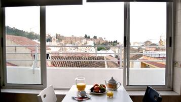 Penthouse - 2 sovrum - terrass - utsikt mot staden | Utsikt frÄn rummet