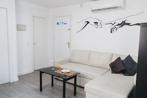 Télévision à écran plat