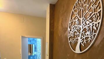 Appartement, 1 slaapkamer, balkon | Woonkamer | Een flatscreentelevisie