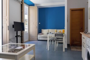 Appartement, 1 chambre, balcon | Salle de séjour