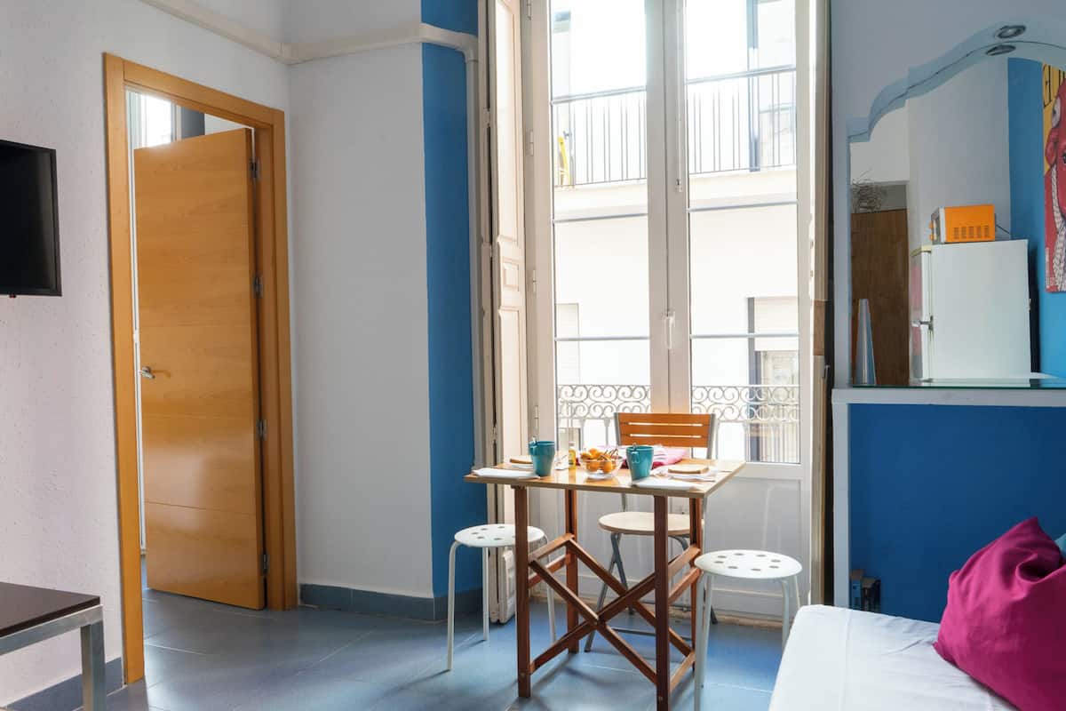 1 bedroom, blackout curtains, cots/infant beds, free WiFi