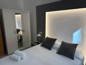 Apartment, 1 Bedroom, Balcony | 1 bedroom, blackout drapes, cribs/infant beds, free WiFi - Mar y Arte Apartamentos  (Málaga)