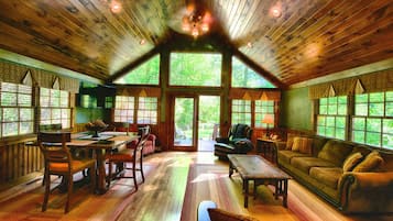 Cabin (White Oak 1) | Living area