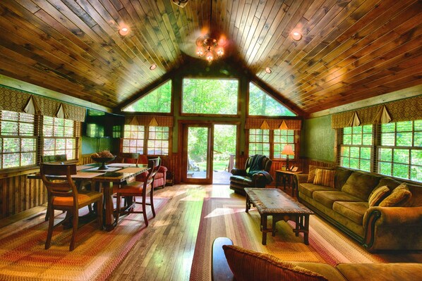 Cabaña (White Oak 1) | Área de sala de estar