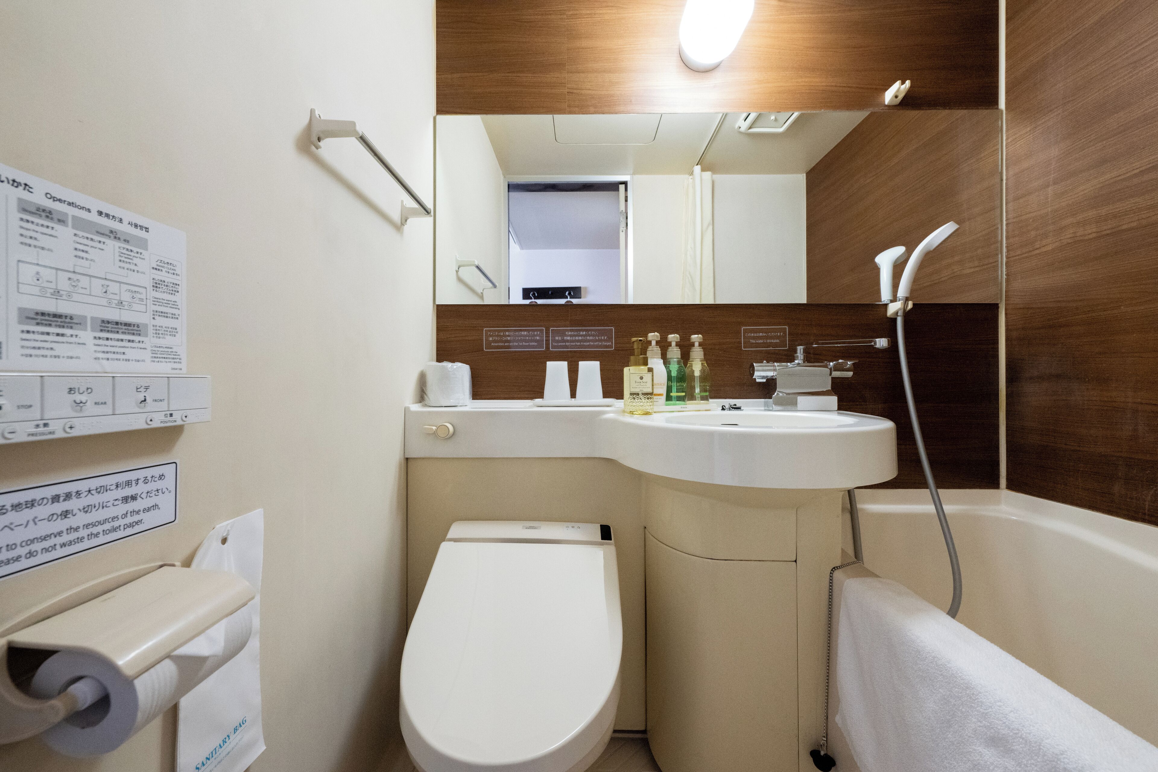 combined shower/bathtub, free toiletries, hair dryer, slippers