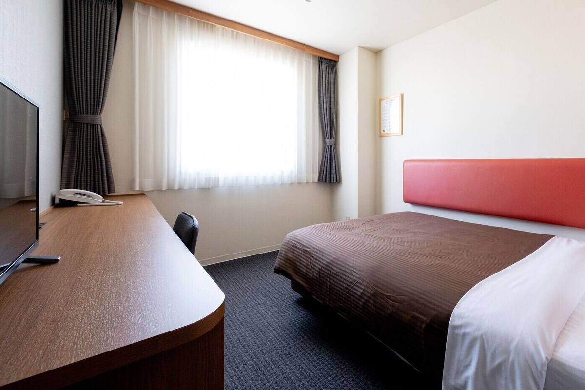 Down duvets, desk, iron/ironing board (on request), free WiFi