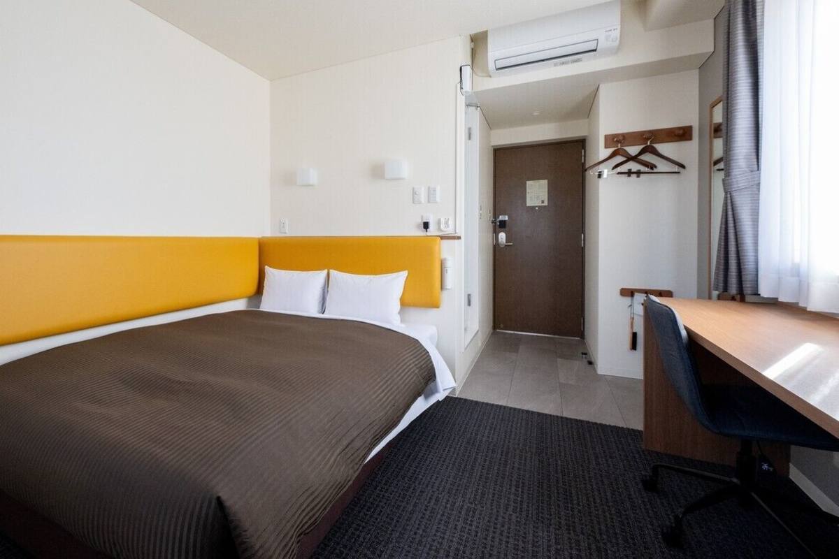Down duvets, desk, iron/ironing board (on request), free WiFi