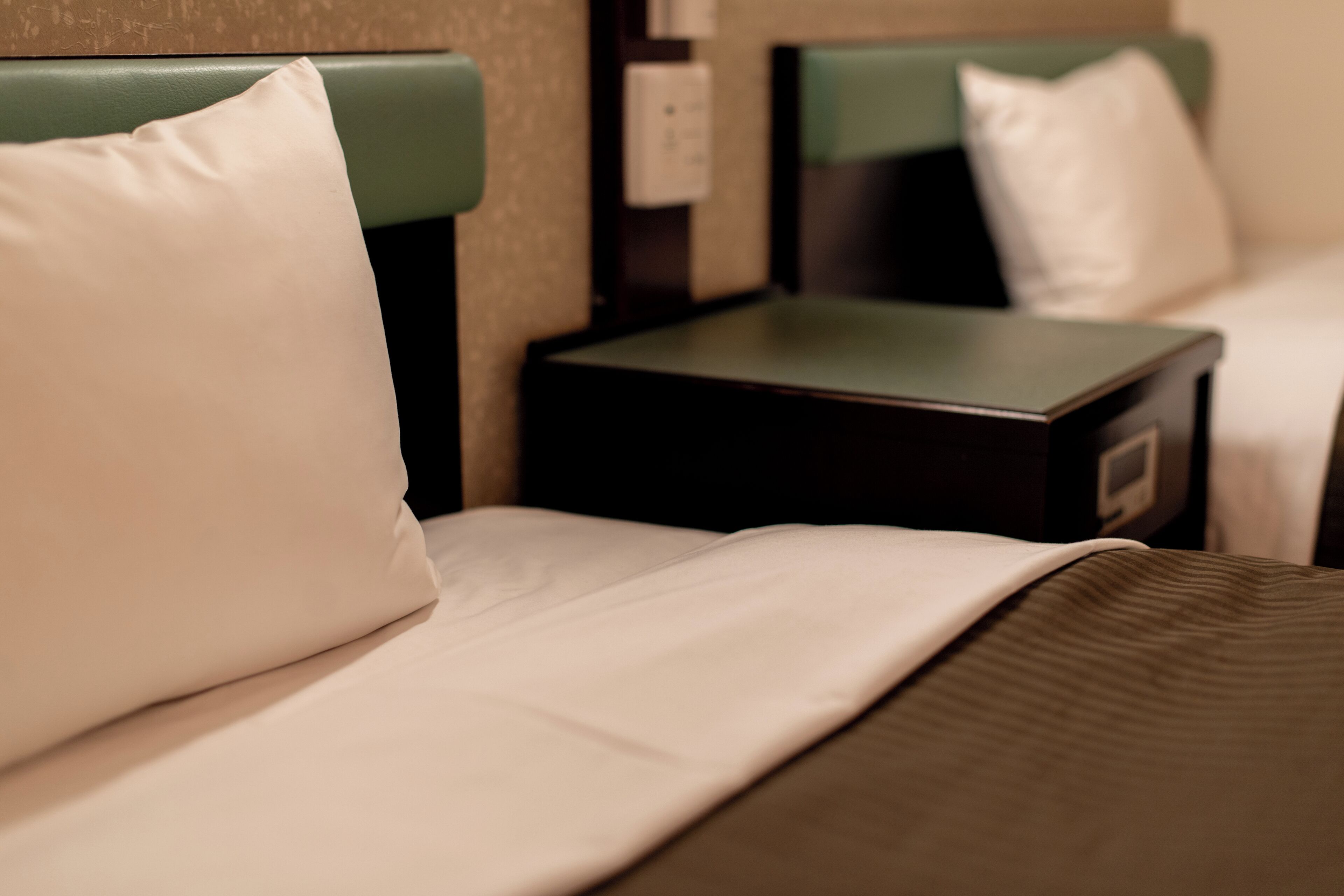 1 bedroom, down duvets, desk, iron/ironing board