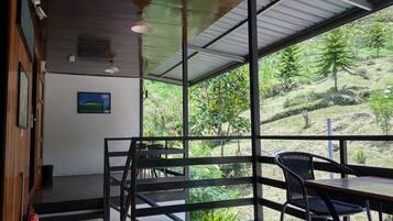 Deluxe Room, Balcony | Balcony