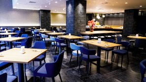 Se ofrece un desayuno bufé (2700.00 JPY por persona)