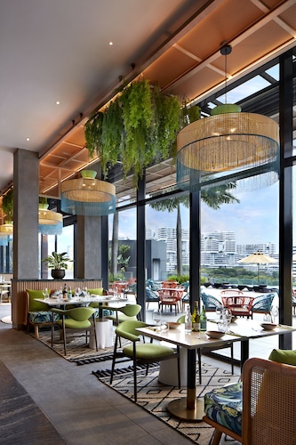 Momentus Hotel Alexandra