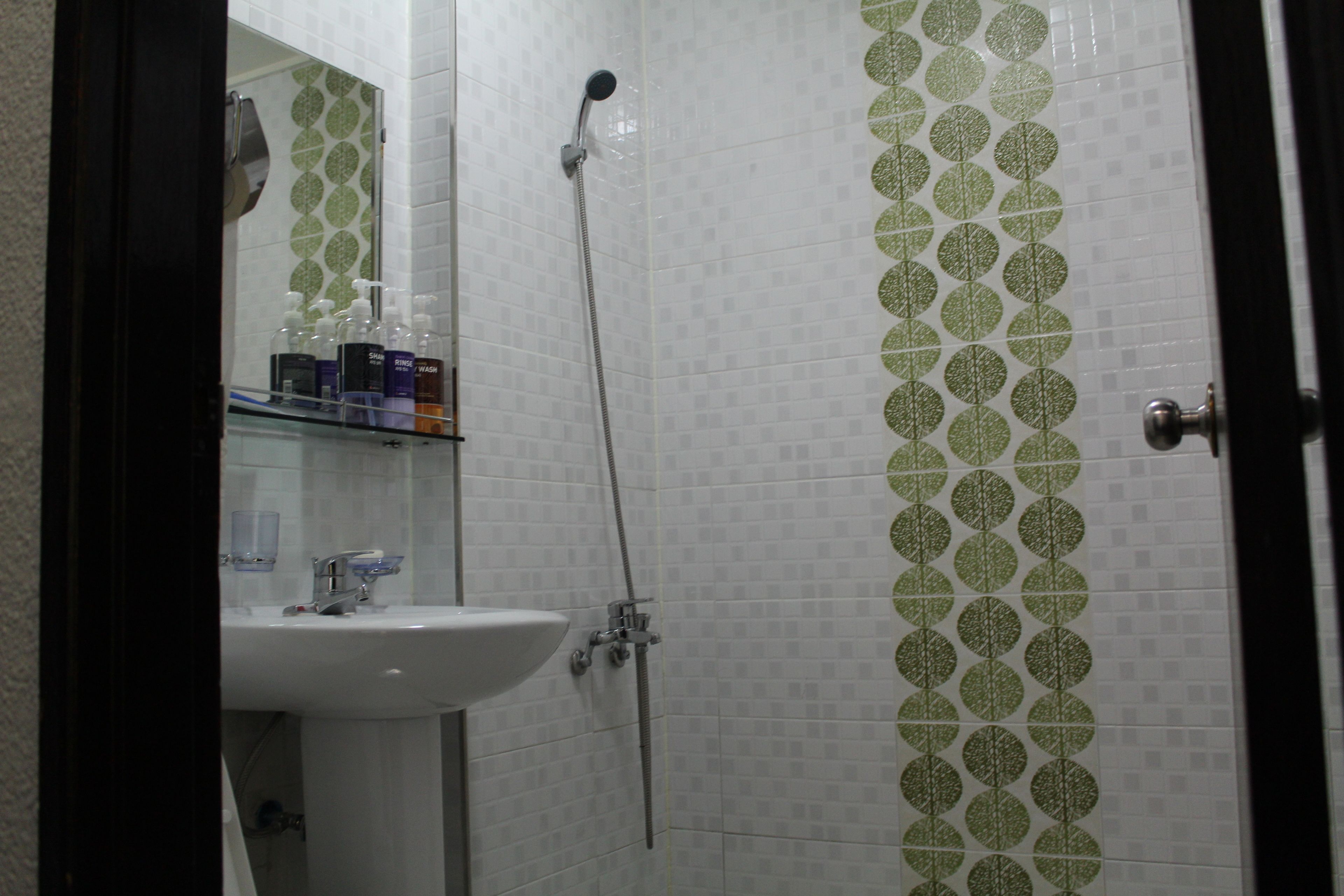ondol room | bathroom | shower, free toiletries, hair dryer, slippers