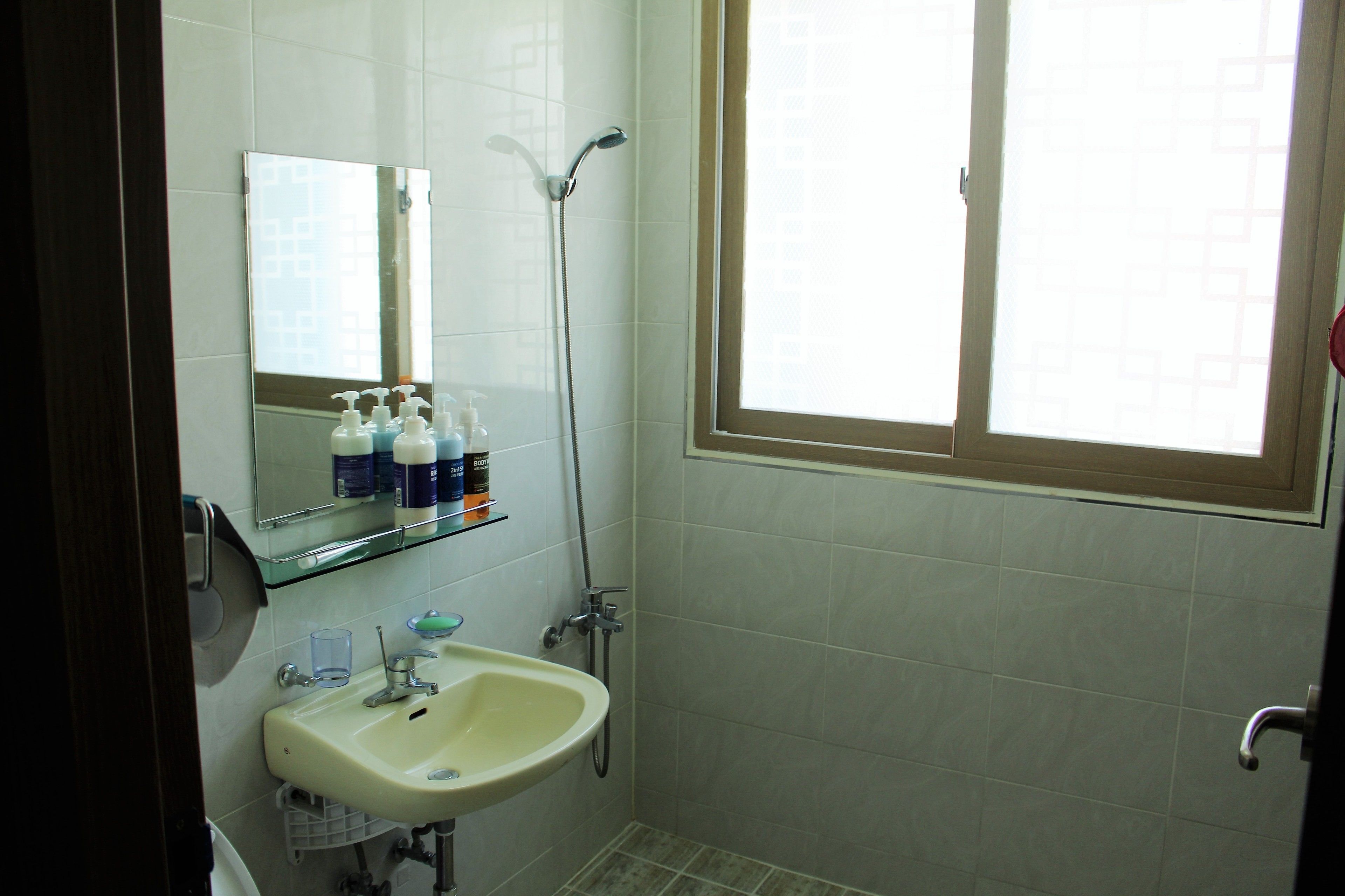 ondol room | bathroom | shower, free toiletries, hair dryer, slippers