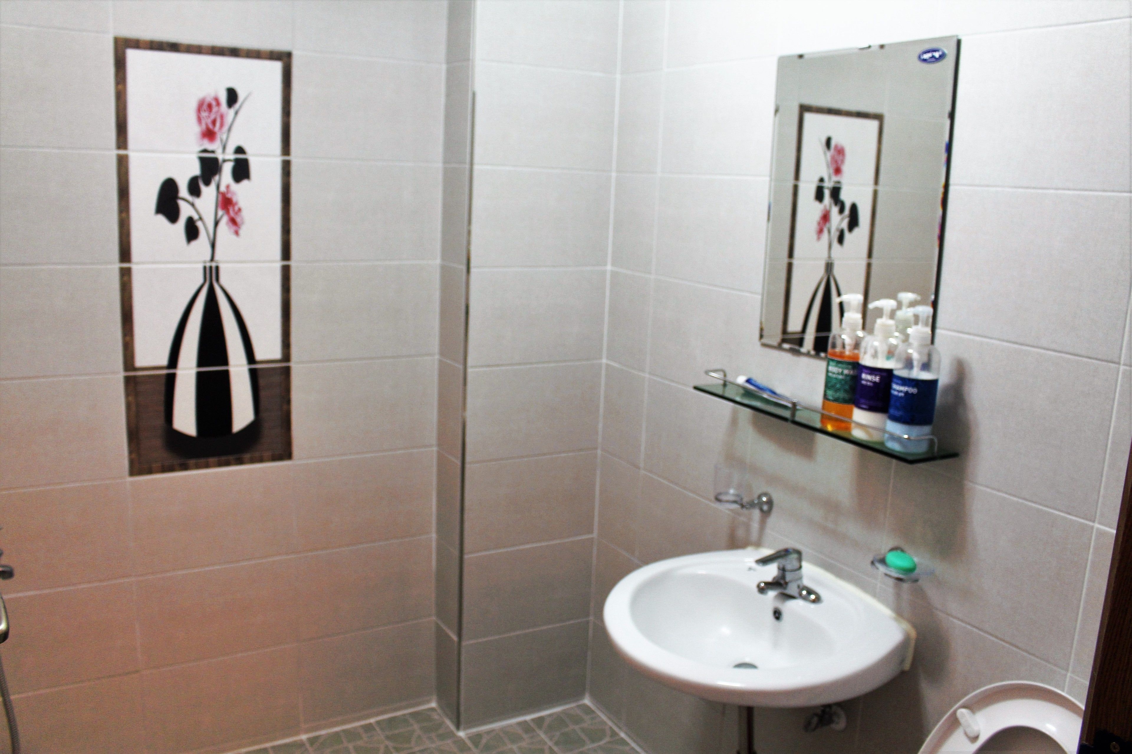 ondol room | bathroom | shower, free toiletries, hair dryer, slippers