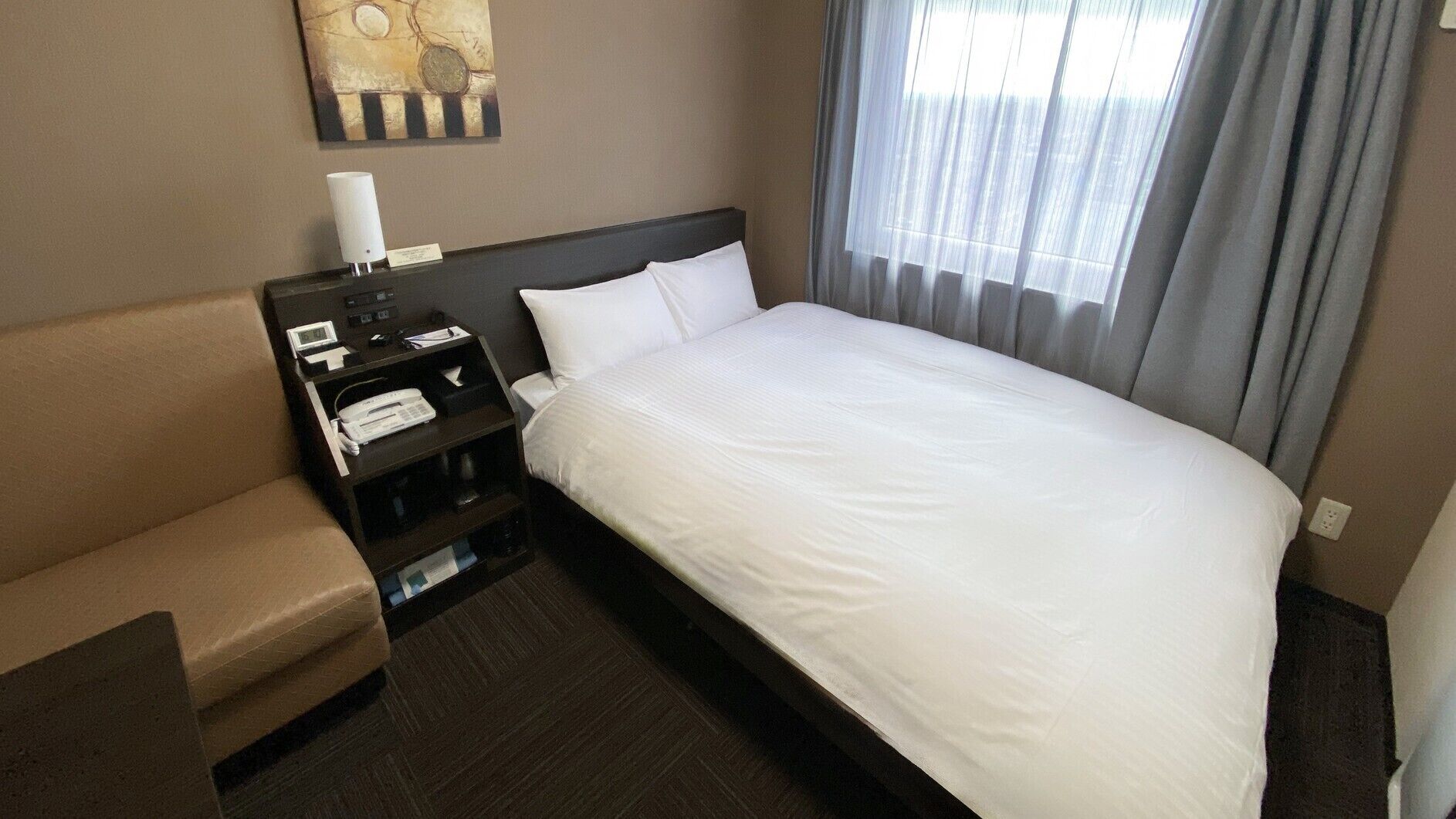 Desk, WiFi (free), bed sheets