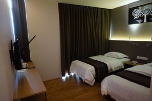 Superior Twin Room | In-room safe, desk, soundproofing, iron/ironing board - Super 8 Hotel @ Bayan Baru (George Town)