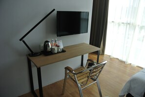 Superior Twin Room | In-room safe, desk, soundproofing, iron/ironing board - Super 8 Hotel @ Bayan Baru (George Town)