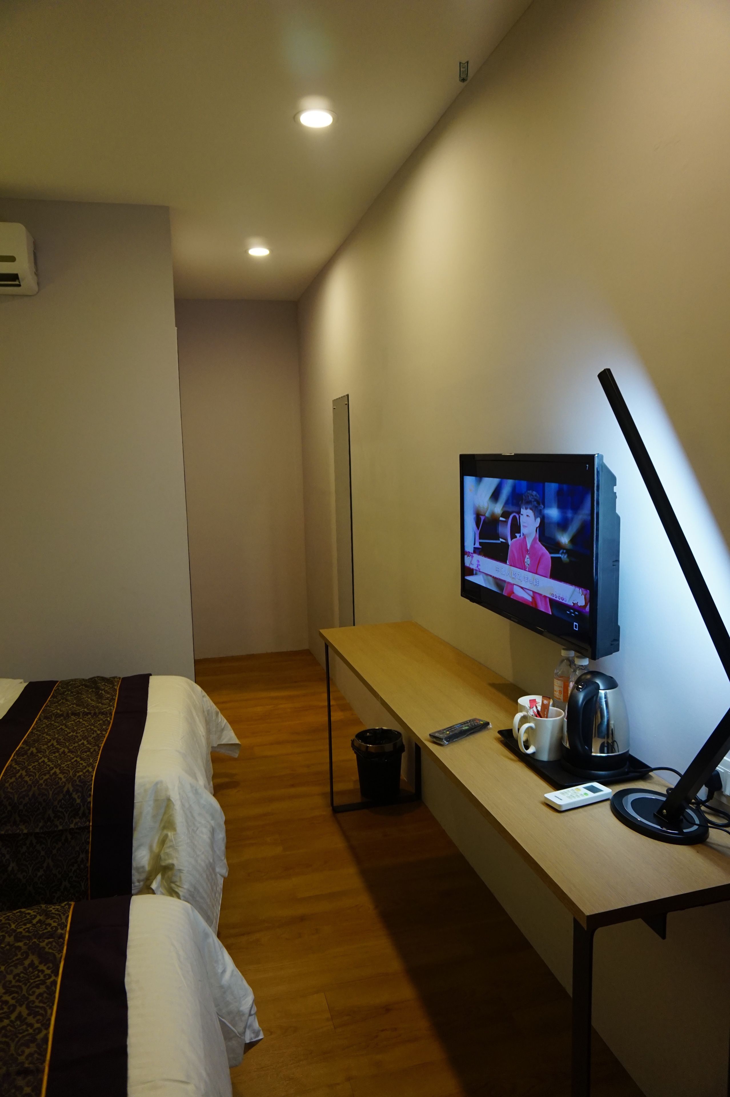 standard twin room | in-room safe, desk, soundproofing, iron/ironing board