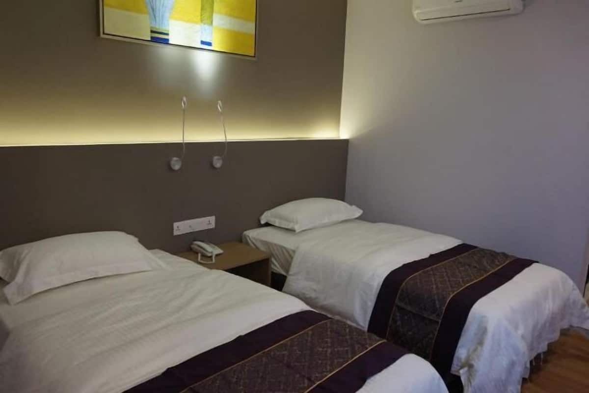 In-room safe, desk, soundproofing, iron/ironing board