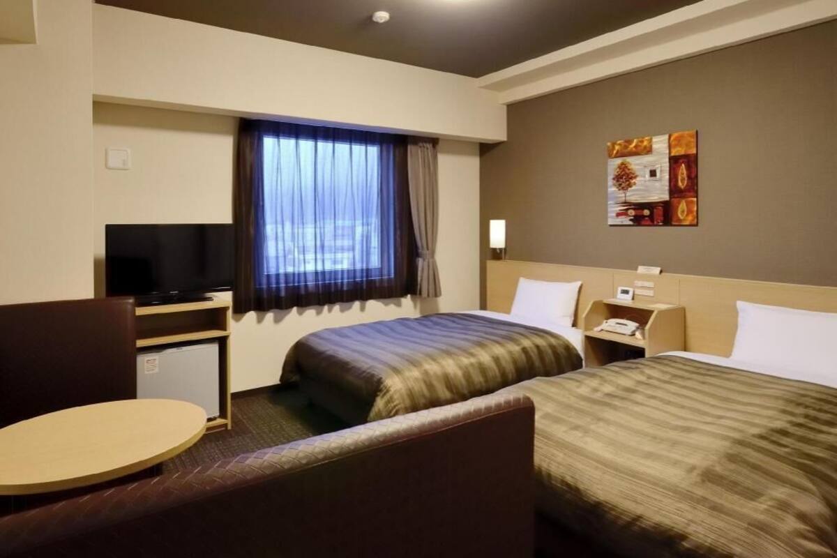 Edredón, escritorio, wifi gratis y ropa de cama