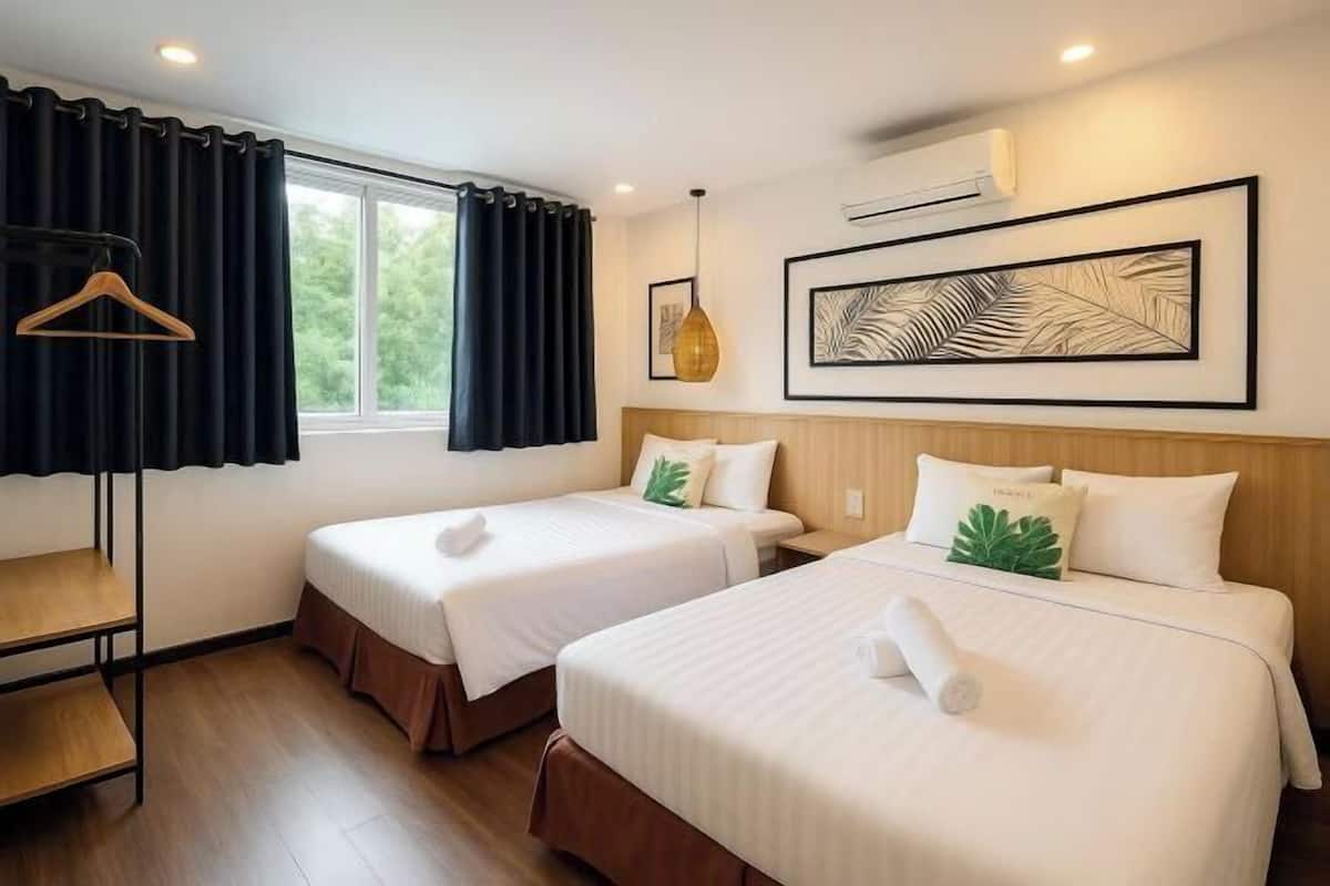 Hypo-allergenic bedding, desk, soundproofing, free WiFi