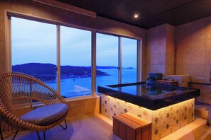 Deluxe Twin Room, Non Smoking, Sea View | Bathroom | Separate bathtub and shower, deep-soaking bathtub, free toiletries