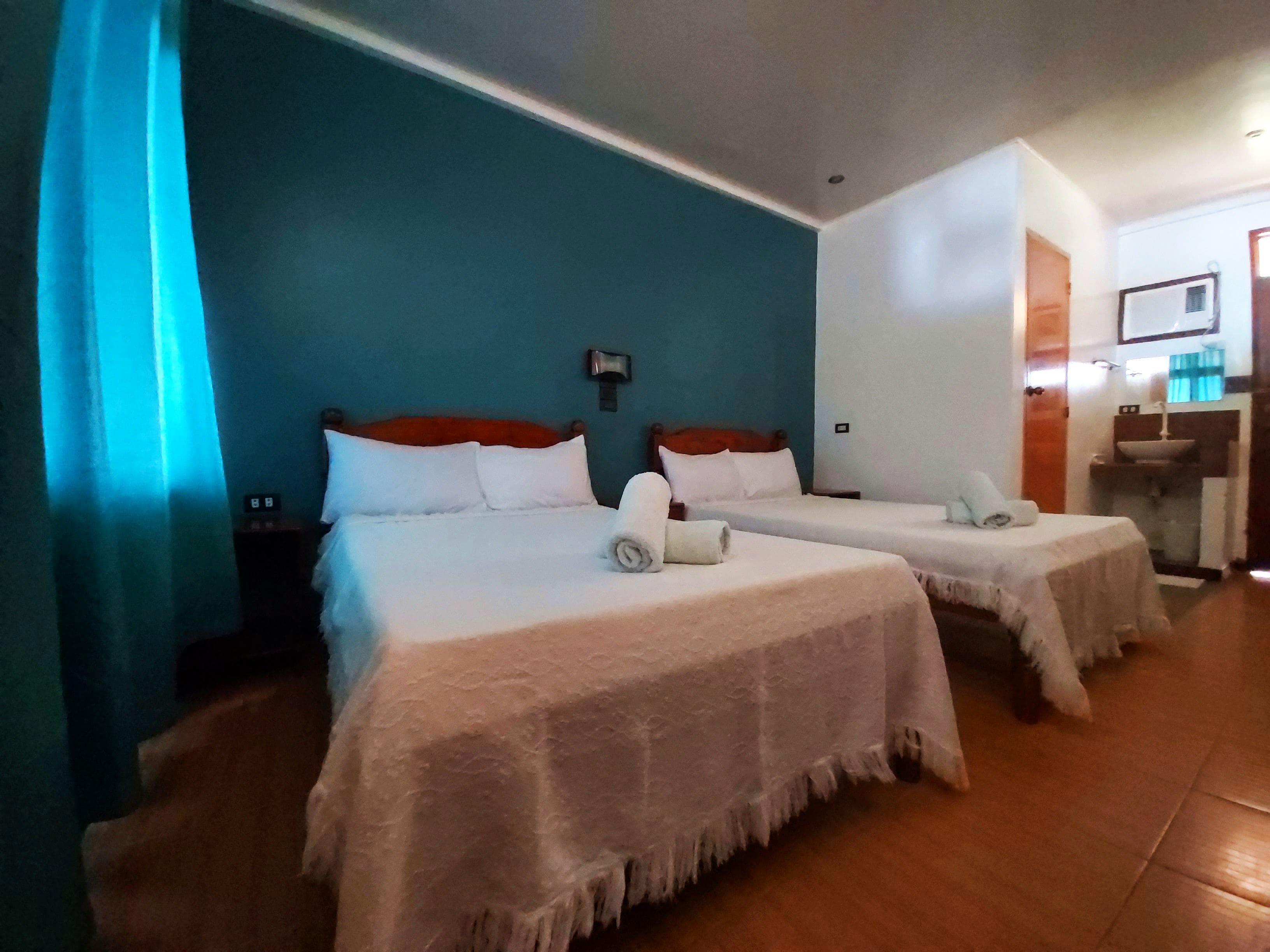 Chambre Panoramique Double ou avec lits jumeaux, vue mer | Bureau, draps fournis