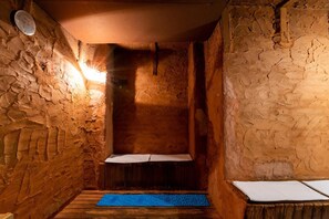A sauna with a wooden bench and a blue mat on the floor. - Gwang Jang Hotel (Busan)