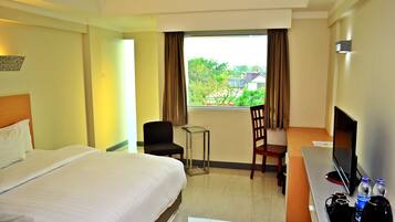 Executive Double Room, 1 Queen Bed, Non Smoking, Balcony | Premium bedding, in-room safe, desk, iron/ironing board