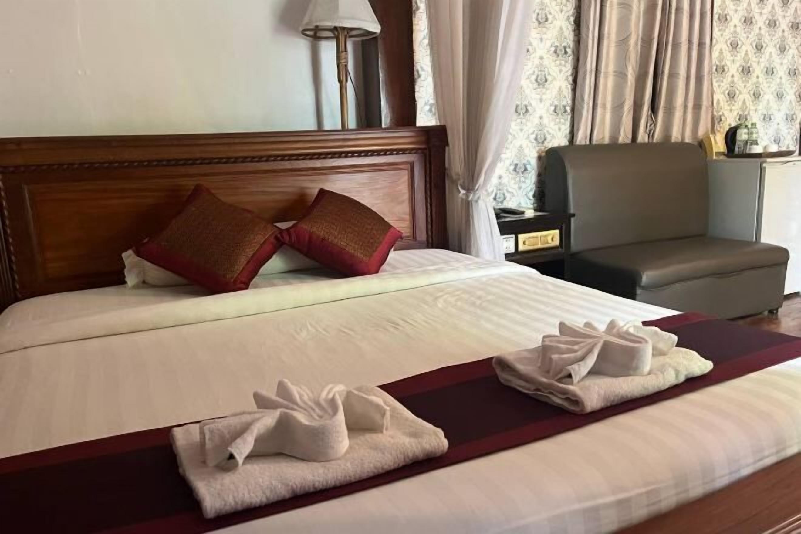 Premium bedding, in-room safe, desk, free WiFi