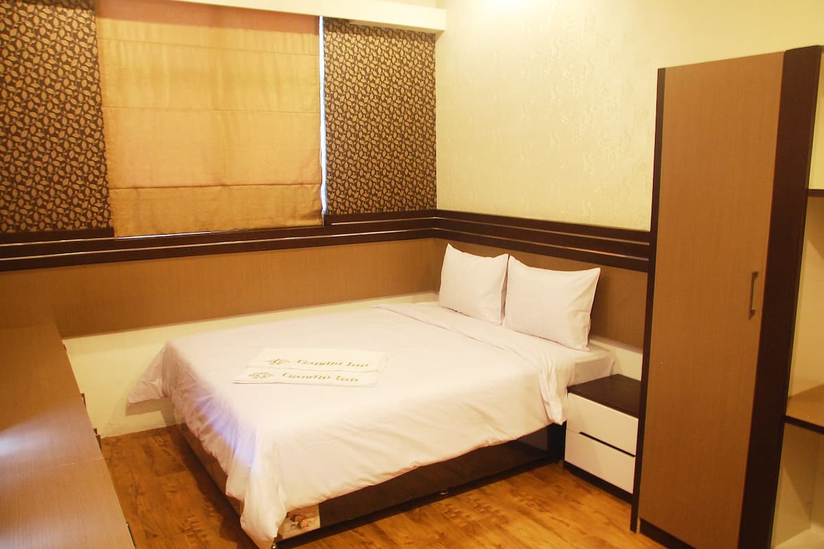 Deluxe-Zimmer | Schreibtisch, Zustellbetten, kostenloses WLAN, Bettwäsche