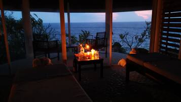 Couples treatment room(s), hot stone massages, deep-tissue massages