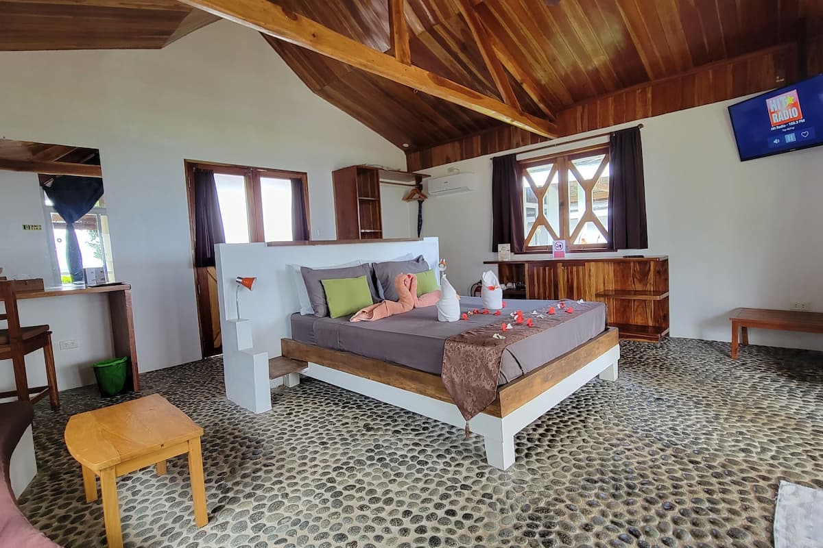 luxury villa, 1 queen bed, ocean view (prestige) | 1 bedroom, egyptian cotton sheets, premium bedding, minibar