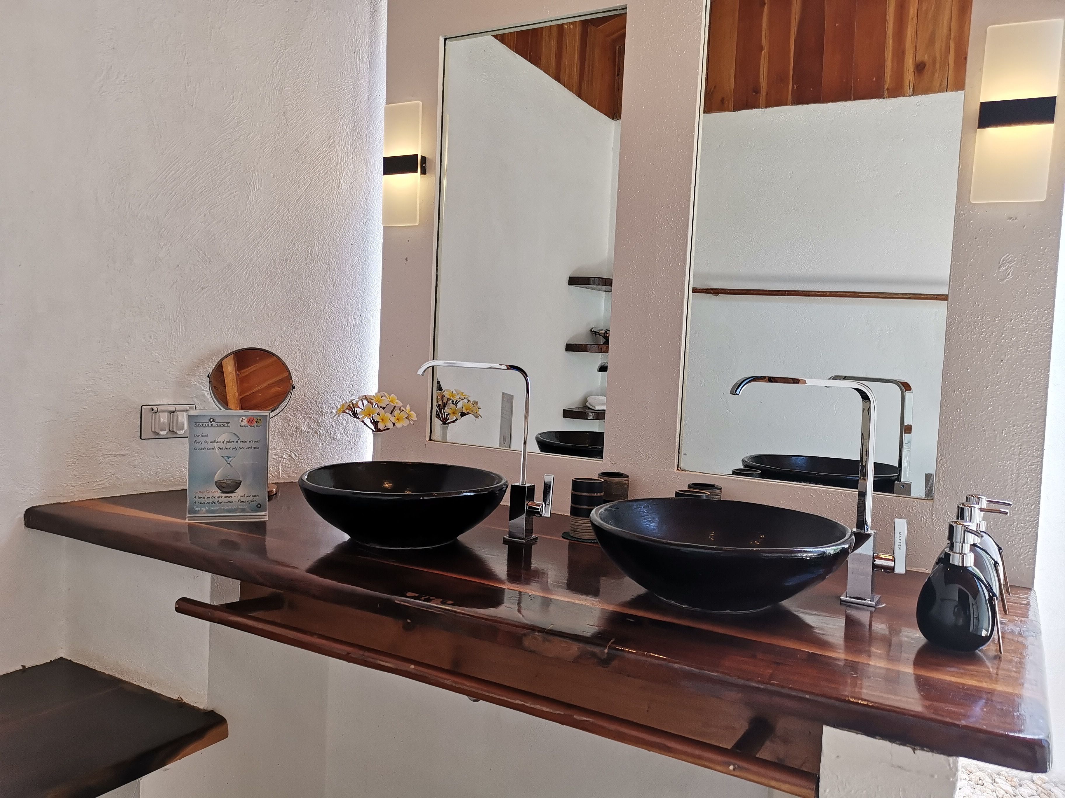 luxury villa, 1 queen bed, ocean view (prestige) | bathroom sink