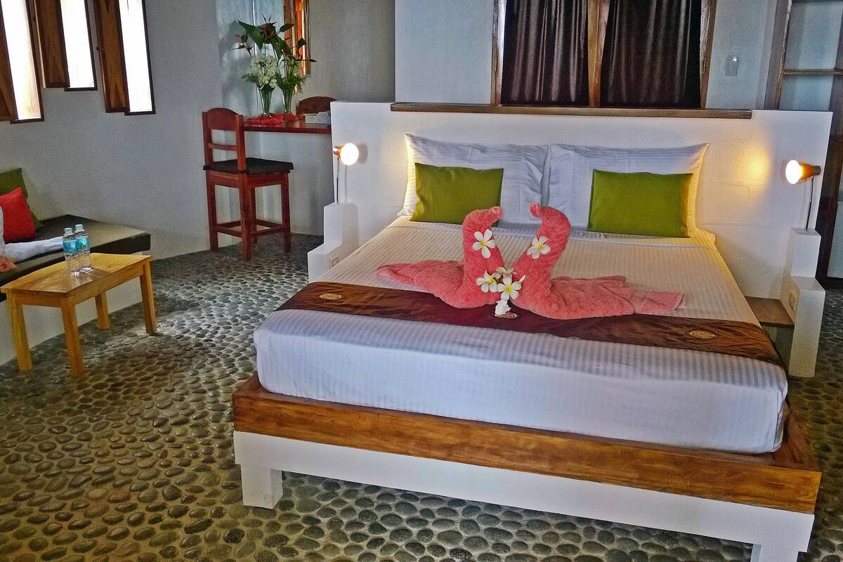 luxury villa, 1 queen bed, ocean view (prestige) | 1 bedroom, egyptian cotton sheets, premium bedding, minibar