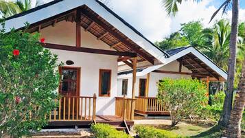 Deluxe Room, 1 Katil Ratu (Queen), Non Smoking, Garden View | 1 bilik tidur, cadar kapas Mesir, peralatan tempat tidur premium