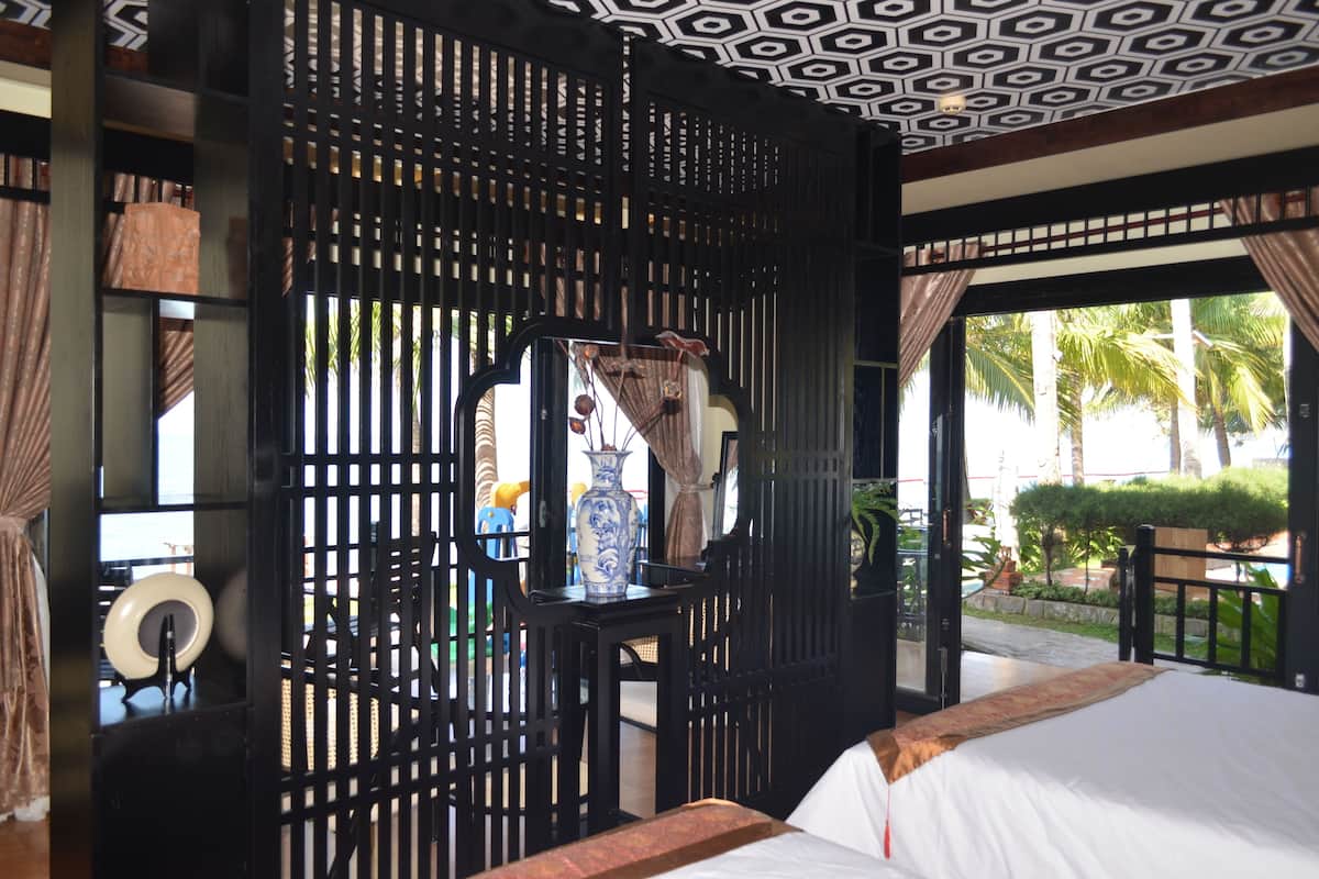 Kamar Twin Deluks, 2 Tempat Tidur Queen, menghadap pantai | Minibar, brankas, meja kerja, dan kedap suara