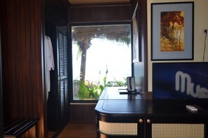 Habitación Deluxe con 2 camas individuales, 2 camas Queen size, frente al mar | Minibar, caja de seguridad en la habitación y escritorio 