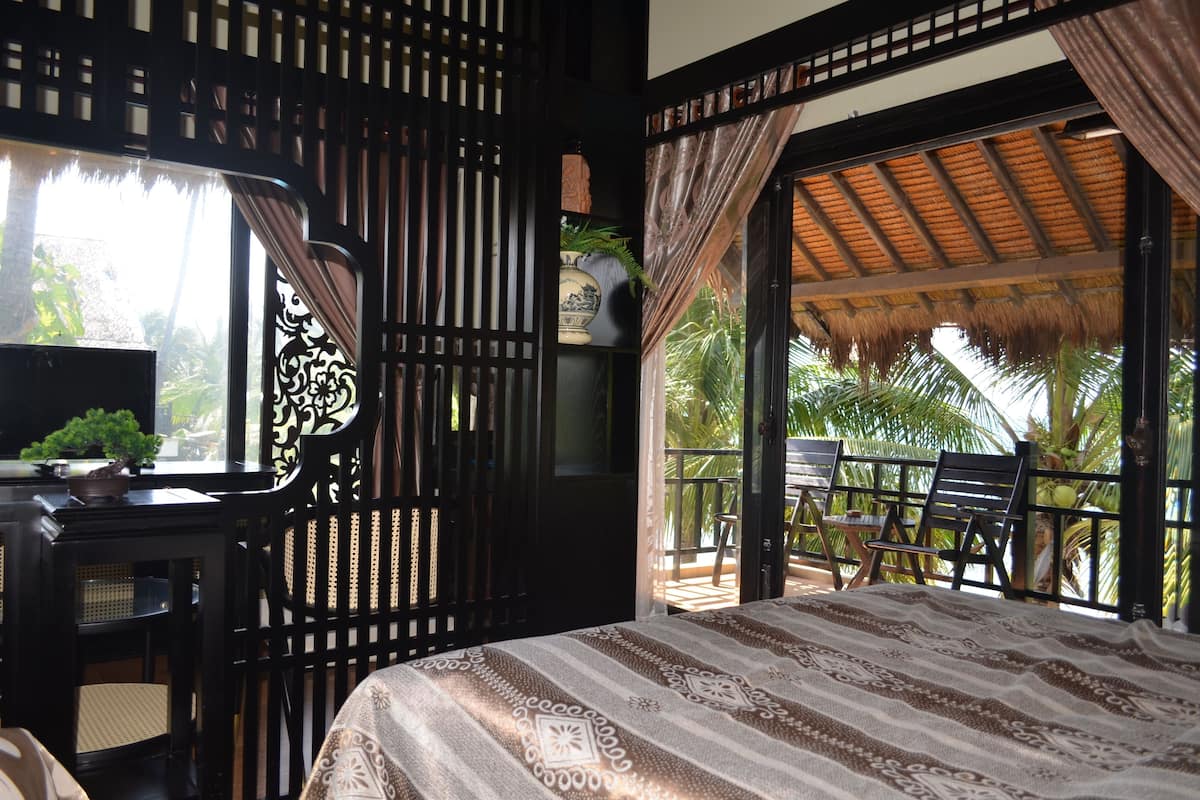 Kamar Twin Deluks, 2 Tempat Tidur Queen, tepi laut | Minibar, brankas, meja kerja, dan kedap suara
